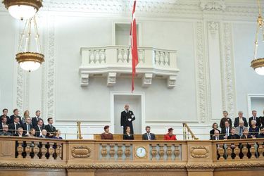 La famille royale du Danemark à la tribune lors de l&#039;ouverture du Parlement à Copenhague le 6 octobre 2021