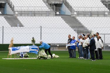 L&#039;hommage au stade Vélodrome à Bernard Tapie.