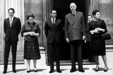 La princesse Lalla Malika du Maroc avec ses frères le prince Moulay Abdallah et le roi Hassan II, le général et Yvonne de Gaulle à Paris, le 1er juin 1963