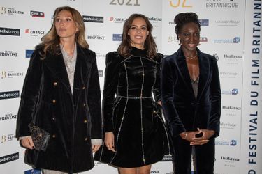 Laura Smet, Bérénice Béjo et Eye Haïdara lors de la cérémonie de clôture du 32e Festival du film britannique de Dinard le 2 octobre 2021