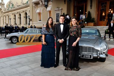 Marie et Louis Ducruet avec Camille Gottlieb à la première du film James Bond «Mourir Peut Attendre» au Casino de Monaco le 29 septembre 2021