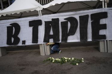 L&#039;hommage à Bernard Tapie à Marseille dimanche soir.