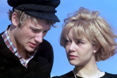 Sylvie Vartan et Johnny Hallyday, 18 et 20 ans, posent pour Match en mars 1963, aux Saintes-Maries-de-la-Mer.