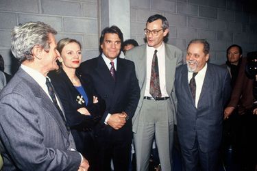 Bernard Tapie avec Léon Schwarzenberg, Elisabeth Guigou, Jean-Louis Bianco et Alain Bombard lors de la campagne des élections régionales de 1992.