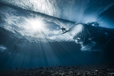 Catégorie "Aventure". 2e prix: Ben Thouard, pour sa photo de surfeur, prise à Teahupo’o, à Tahiti.