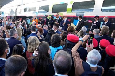 La SNCF célèbre vendredi les 40 ans du TGV, un anniversaire fêté avec Emmanuel Macron qui va permettre à la compagnie d'oublier la pandémie en attendant l'arrivée de la prochaine génération de trains, alors que la concurrence pointe son nez. 