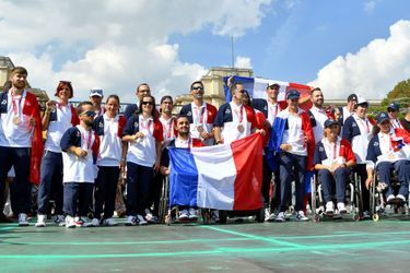Les médaillés paralympiques dimanche à Paris.
