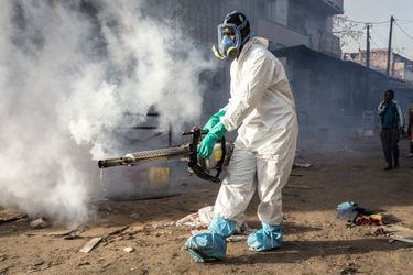 Séance de désinfection le 22 mars 2020, au Sénégal