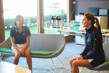 Kate Middleton a rencontré Emma Raducanu au Centre national du tennis à Roehampton, le 24 septembre 2021.