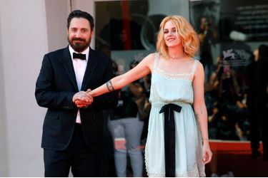 Kristen Stewart et le réalisateur Pablo Larrain, à l'occasion de la projection officielle de « Spencer » à la 78ème Mostra de Venise, vendredi 3 septembre 2021. 