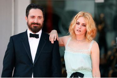 Kristen Stewart et le réalisateur Pablo Larrain, à l&#039;occasion de la projection officielle de « Spencer » à la 78ème Mostra de Venise, vendredi 3 septembre 2021. 