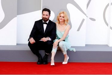 Kristen Stewart et le réalisateur Pablo Larrain, à l'occasion de la projection officielle de « Spencer » à la 78ème Mostra de Venise, vendredi 3 septembre 2021. 