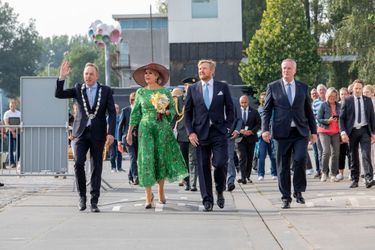 La reine Maxima, en Natan, et le roi Willem-Alexander des Pays-Bas à Deventer dans le Salland, le 14 septembre 2021