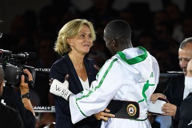 Valérie Pécresse félicite Souleymane Cissokho.