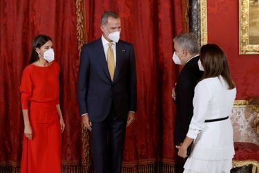 La reine Letizia et le roi Felipe VI d'Espagne accueillent le couple présidentiel colombien au palais de la Zarzuela à Madrid, le 16 septembre 2021