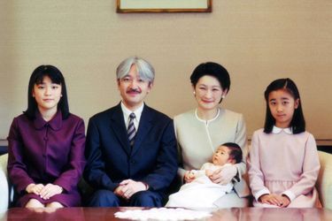 Le prince Hisahito du Japon avec ses parents et ses sœurs, le 12 novembre 2006