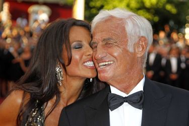 Jean-Paul Belmondo fréquentera au début des années 2010 Barbara Gandolfi. Il annoncera leur rupture en octobre 2012. Ici, le couple au Festival de Cannes en mai 2011.