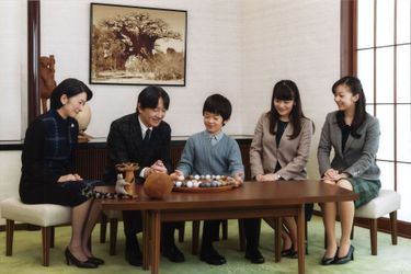 Le prince Hisahito du Japon avec ses parents et ses sœurs, le 12 janvier 2016