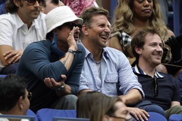 Brad Pitt et Bradley Cooper devant la finale de l'US Open, le 12 septembre 2021. 