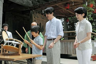 Le prince Hisahito du Japon avec ses parents, le 18 juillet 2015