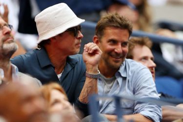 Brad Pitt et Bradley Cooper devant la finale de l'US Open, le 12 septembre 2021. 