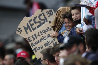 Lionel Messi était attendu par les supporters des deux équipes.