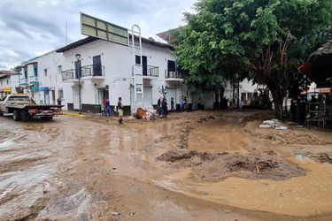 L'ouragan Nora, rétrogradé dimanche "tempête tropicale", a tué un jeune Espagnol dans l'Etat de Jalisco (ouest), tandis qu'une femme est portée disparue.