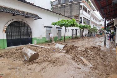 L'ouragan Nora, rétrogradé dimanche "tempête tropicale", a tué un jeune Espagnol dans l'Etat de Jalisco (ouest), tandis qu'une femme est portée disparue.