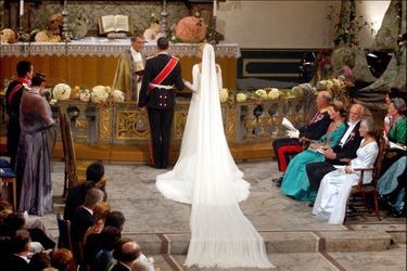 Mette-Marit Tjessem Høiby et le prince Haakon de Norvège, à Oslo le 25 août 2001, jour de leur mariage