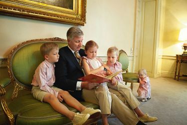 Le prince Gabriel de Belgique avec son père, ses soeurs et son frère, le 4 juillet 2013