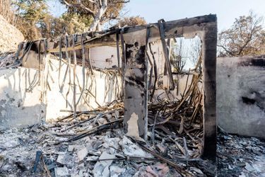 Des milliers de personnes ont dû quitter leurs maisons prises au piège par les flammes dans le massif des Maures.