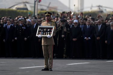 Photo prise lors de l&#039;enterrement militaire de Hosni Moubarak.