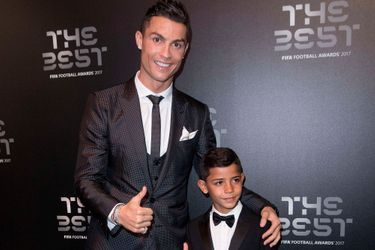 Cristiano Ronaldo avec son fils Cristiano Ronaldo Junior à Londres en octobre 2017.