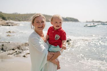 Le prince Charles de Luxembourg avec sa maman la princesse Stéphanie à Cabasson, le 18 août 2021