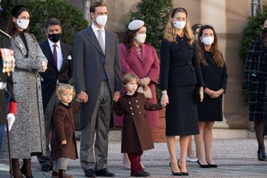 Pierre Casiraghi et Beatrice Borromeo (avec leurs enfants) aux célébrations de la fête nationale de Monaco en novembre 2020