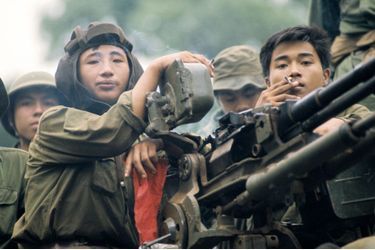 Les tankistes nord-vietnamiens, après leur entrée dans la capitale du Sud-Vietnam.