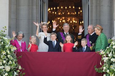Le prince Gabriel de Belgique avec la famille royale, le 21 juillet 2013, jour où son père est devenu le 7e roi des Belges