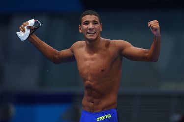 Le jeune nageur tunisien de 18 ans, Ahmed Hafnaoui a fait sensation en remportant le 400 mètres nage libre. 