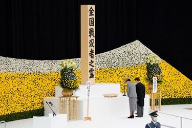 L'impératrice Masako et l'empereur Naruhito du Japon à Tokyo, le 15 août 2021, jour du 76e anniversaire de la capitulation