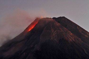 Le volcan Merapi a grondé à deux reprises la nuit dernière.