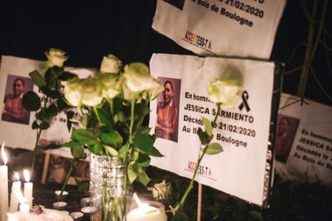 Bougies, roses et portraits de Jessyca Sarmiento lors d'hommages sur les lieux du drame. 