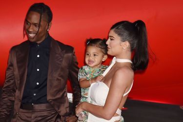 Kylie Jenner, Travis Scott et leur fille Stormi à la première du documentaire &quot;Look Mom I Can Fly&quot; en août 2019 à Los Angeles. 