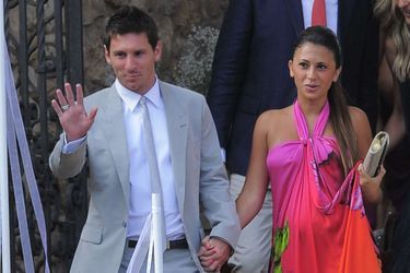 Lionel Messi et Antonela Roccuzzo lors d&#039;un mariage à Tarragone en Espagne en juillet 2012