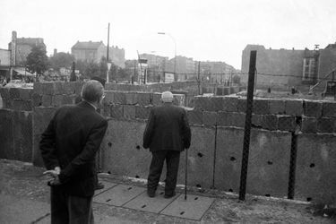 « Plus qu'un moellon au mur et il ne verra plus rien de ce qu'on appelle déjà le “ghetto” » - Paris Match n°647, 1er septembre 1961