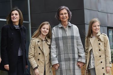 Les princesses Leonor et Sofia d'Espagne avec leur grand-mère l'ex-reine Sofia, le 8 avril 2018