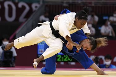 La Française Sarah-Léonie Cysique, battue en finale par la Kosovare Nora Gjakova, a décroché la médaille d'argent du tournoi de judo des Jeux olympiques de Tokyo dans la catégorie des -57 kg.