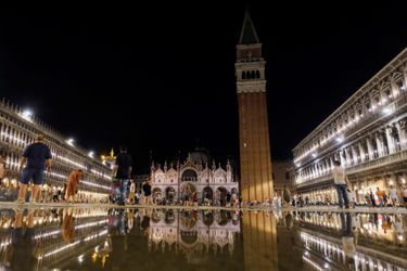 La place Saint-Marc de Venise, les pieds dans l'eau, dimanche 8 août