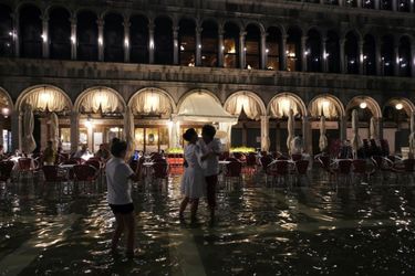 La place Saint-Marc de Venise, les pieds dans l'eau, dimanche 8 août