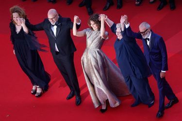 L&#039;équipe du film « Aline », lors de la montée des marches au Festival de Cannes, ce mardi 13 juillet 2021.