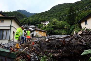 De fortes pluies ont provoqué des inondations et des glissements de terrain en Italie près du lac de Côme le 27 juillet 2021